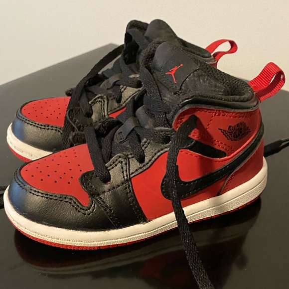Toddler Size 7 shoes - Picture 1 of 6